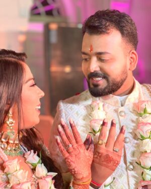 Divyanganaa Jain Instagram - I still can’t believe u @chetnnyajain got married . 🙈🙈my lil sister is married to her love now @shantamkhetan … thank you for your presence in my life baby … you are beautiful soul . @shantamkhetan welcome to our crazy family 😎.