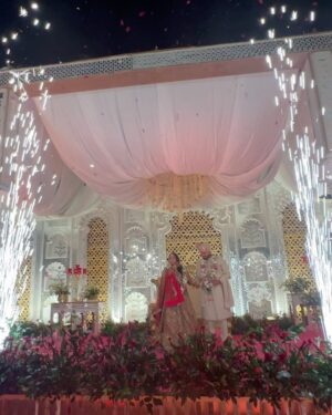 Divyanganaa Jain Instagram - I still can’t believe u @chetnnyajain got married . 🙈🙈my lil sister is married to her love now @shantamkhetan … thank you for your presence in my life baby … you are beautiful soul . @shantamkhetan welcome to our crazy family 😎.
