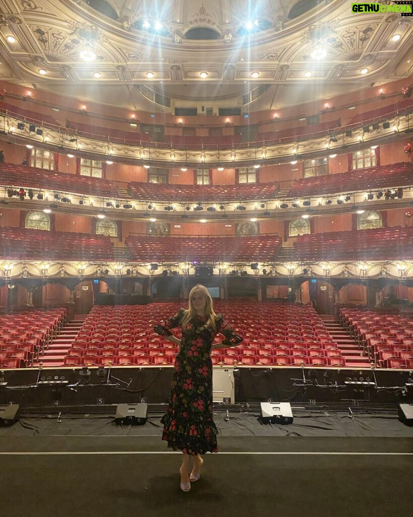 Dolly Alderton Instagram - ⭐️DOLLY AT THE COLI⭐️ Some truly terrible photos of two utterly gorgeous nights. Thank you to my hosts @raven__smith and @kathbum for being brilliant, hilarious chairs and letting me ask nosey questions about your respective husbands. Thank you for the absolute huns who came to drink wine and laugh loudly and send the most wonderfully deranged questions for us to answer. Writing can be a lonely gig in the day-to-day, and nights like these are an absolute joy, thank you 💖 @faneproductions