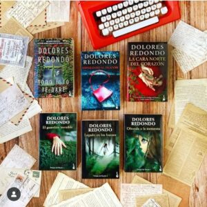 Dolores Redondo Instagram - Todas novelas de Dolores Redondo están también en edición de bolsillo. 
Pregunta en tu librería. @booket_planeta
#losprivilegiosdelangel #elguardianinvisible #legadoenloshuesos #ofrendaalatormenta #lacaranortedelcorazón #todoestotedaré #esperandoaldiluvio