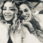 Dolunay Soysert Instagram - Mevzular komik ama ciddi ve anlaşılmaz,hep olduğu gibi😂Canım Ebru❤️yakalandığımız göz en sevdiğimizdir 📸by @ceylodemodm #18yaş # 18oldu #aileyedönendostlar