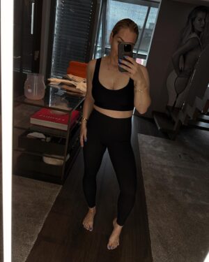 Dominika Cibulková Instagram - This is what - 17 kg looks like ☝🏻💪🏻✔️😮‍💨 za 6.5 mesiaca sa mi TOTO podarilo 💥 Recept? zacat a hned okamzite,necakat na pondelok,sviatok,buduci mesiac,najdolezitejsie je zacat a mat plan ☝🏻3 zakladne piliere su STRAVA - SEBADISCIPLINA - CVICENIE a spravne nastaveny kaloricky prijem je zaklad aby vam to dlhodobo vydrzalo 🙌🏻 ja radim to stredne za najviac dolezite a najtazsie ale ked clovek nieco naozaj chce,tak to dosiahne,ja aspon urcite,pretoze pevna vola je v hlave,nezabudajte 💪🏻Mam za ciel dat dole este dalsich 5kg,pojdu tazsie ale som pripravena a odhodlana a potom to spolu oslavime,slubujem 😉 #POME