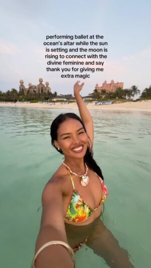 Dominique Defoe Instagram - girl worship🌙