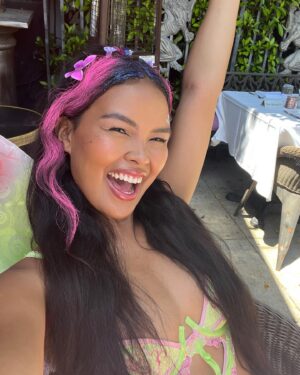 Dominique Defoe Instagram - HAPPY BI VISIBILITY DAY LUVRS🌈💜💖✨ be loud, proud & bright FOREVA🌅🌸 #bisexualawarenessweek