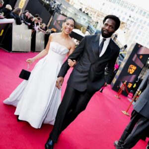 Dominique Tipper Instagram - BAFTAS 💙🐈‍⬛️💠♟️👗🖤
.
.
.
A dreamy day with a dreamy date @sopedirisu
.
.
.
Glam team: 
@heidinorthmakeup 
@luciajosephine_ 
.
.
Dress: @frontrowlondon