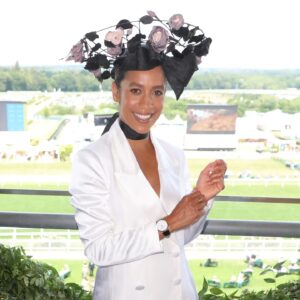 Dominique Tipper Instagram - My first Ascot was an absolute movieeee.
I won on all 5 races I bet on 😳
Thank you to @longines for having us and draping my wrist in one of your beautiful timepieces ⌚️ 
Thank you to @racheltrevormorgan for my stunning headpiece 👒 
Suit is @tedbaker 
Style and luck is my own 😏
Thank you @sulescorner 🖤
