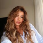 Dominique Alagia Instagram - selfies til i die 😇 posledni fotka jsem ja většinu času, napište mi, jak byste popsali poslední fotku, nejlepší meme sdílím na stories