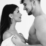 Dominique Alagia Instagram - Rozešli jsme se. ani nevíme, kde začít, jelikož byl náš vztah veřejný již od samého začátku a podporujete nás, tak vám musíme sdělit i tohle. Naše cesty se bohužel rozdělují. Rozcházíme se. Povedlo se nám zažít tak velkou lásku v tak mladém věku, tolik krásných zážitků, procestovali jsme spolu svět a vy jste toho byli součástí, od našich nejlepších chvil po ty nejslabší. Přemýšleli jsme nad tím dlouhou dobu, zda udělat tak razantní krok, ale myslíme si, že to už bohužel jinak nepůjde. Potřebujeme čas. Nerozcházíme se ve zlém, máme spolu rozjeté projekty a rádi bychom je některé i dotáhli do konce. Máme se rádi. Děláme stejnou práci, tak nás společně pravděpodobně někdy ještě uvidíte, ale už jako kamarády. Jako lidi, kteří spolu zažili společné momenty a podporují se nadále. Děkujeme za veškerou podporu, kterou jste nám dávali a dáváte, snad nás budete podporovat nadále i rozděleně. Jste nejlepší komunita. time will heal everything ❤️‍🩹 asi naposledy, domča a honzi