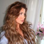 Dominique Alagia Instagram - selfies til i die 😇 posledni fotka jsem ja většinu času, napište mi, jak byste popsali poslední fotku, nejlepší meme sdílím na stories