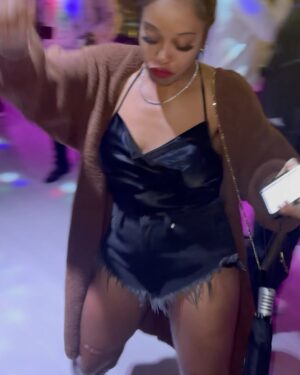 Dominique Perry Instagram - Mannnn listen 💅🏾