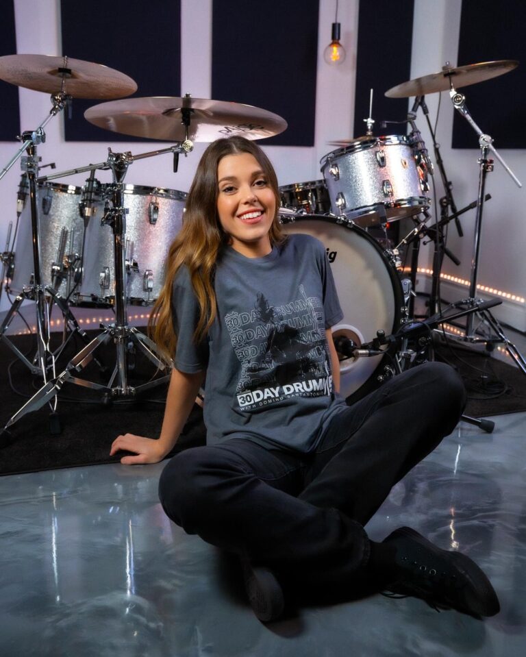 Domino Santantonio Instagram - GIVEAWAY ALERT 🎁✨ Some sizes of 30-Day Drummer merch are already sold out!!! 😳 And I want to give you a chance to win your favourite piece before it’s too late 😏⏰ Comment on this post with your favourite item and size (ex: Black T Shirt / Small) and have a chance of winning your favorite item!!! 😍 You have until Friday to leave a comment! Good luck!!! 😉🤍🤞🏼