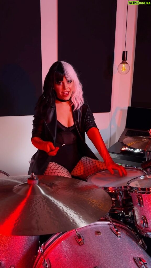 Domino Santantonio Instagram - Cruella Devil playing Barracudaaa 😈🥁❤️‍🔥 Happy Halloween!!!! 🖤🔥 #barracuda #heart #halloween #cruella #cruelladevil #halloweencostume #drums #drummer #drumcover #happyhalloween #ludwig #paiste #beyerdynamic #vicfirth #remo #ultimateears #uepro #audimute #mtl