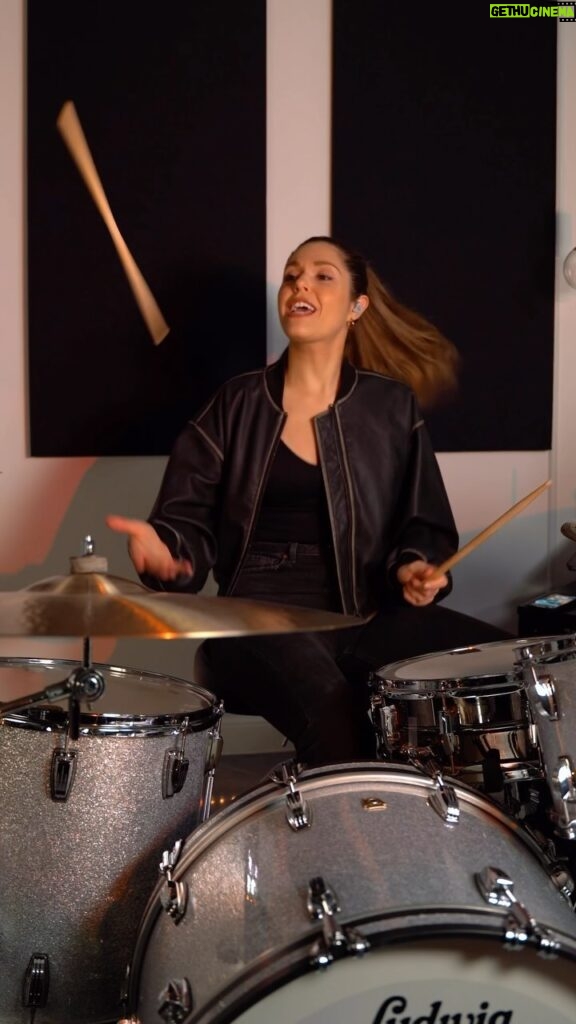Domino Santantonio Instagram - this song on repeat 🔁🧡 @bensonboone #beautifulthings #bensonboone #drumcover #drums #drummer #ludwig #paiste #vicfirth #ultimateears #gewadrums #beyerdynamic #audimute #remo #meinlpercussion #batterie #batteur #baterista