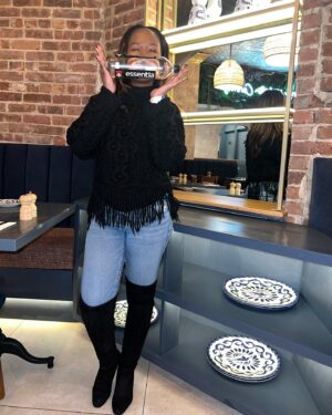 Donshea Hopkins Instagram - keeping hydrated with @essentiawater during spring break 🖤 I hope yall are doing the same #EssentiaPartner #OverachievingH2O ❤️