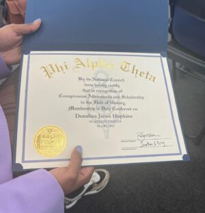 Donshea Hopkins Instagram - two honor societies in two weeks 🥂

ΦΑΘ & ΣΑΠ

*on tues, may 2nd I was inducted into the National History Honor Society and on mon, may 8th I was inducted into the National Society for Leadership and Success* 

thank you so much @cmsvleads @thensls @cmsvhistory @phialphatheta for recognizing my achievements with these great honors 🤍