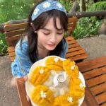 Dora Hsieh Instagram - 在泰國最無法抗拒的就是芒果糯米飯 還有夜市的舒服洋裝跟可愛髮帶 在泰國怎麼購物慾一直暴漲咧 幸好我自己帶的涼鞋超舒服，沒理由買鞋了🤣🤣 好啦 朵媽羨慕到爆，只好這次好好做功課，下次帶她來玩🥰 💅🏻： @imsony.tw 👡： @dafshoes