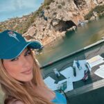Doretta Papadimitriou Instagram - Αδρεναλίνη στα ύψη και μια πραγματικά μοναδική εμπειρία η παρουσίαση του τελικού του Red Bull Cliff Diving ,στη Λίμνη Βουλιαγμένη. Until next time…😉 #redbullcliffdiving2024