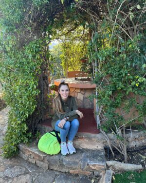 Doretta Papadimitriou Instagram - Κρήτη ,Αίγινα και νιο
μορφονιά με μορφονιό
σφίγγει η θάλασσα τον ουρανό.
Αλλά να πάμε σίγουρα κ μια Κέρκυρα🌊