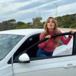 Doretta Papadimitriou Instagram - Μου αρέσει τόσο πολύ να πηγαίνω βόλτα στη θάλασσα ,να ακούω τη μουσική μου και να αγναντεύω το απέραντο γαλάζιο. Βάζω σε τάξη τις σκέψεις μου,με μια αίσθηση ελευθερίας . Η ευελιξία που μου δίνει και η @flexcar_gr ,στη διάρκεια χρήσης του αυτοκινήτου μου ,έρχεται να ενισχύσει αυτή την ελευθερία ☺️ #metime #bythesea #carstories #flexcar