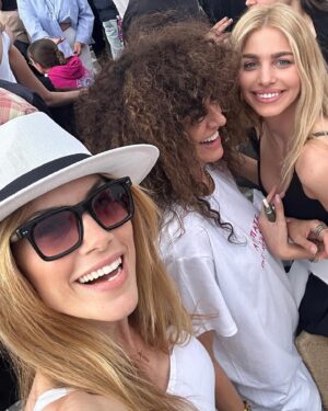 Doretta Papadimitriou Instagram - Πάσχα με την οικογένεια part II 🌟
Καλή Ανάσταση σε όλους μας .
Με υγεία ,αγάπη κ φως 🙏🏻
#easter2024 #paros #family