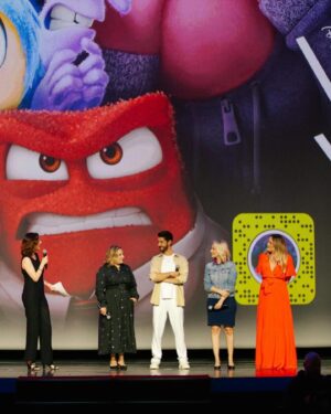 Dorothée Pousséo Instagram - Aucun mot ne serait assez fort pour exprimer ma reconnaissance… merci @disneyfr @pixar  de me faire toujours confiance. Merci pour ce merveilleux rôle (de composition pour ceux qui me connaissent!), qu’est Anxiété. Merci de me mettre en lumière aux côtés de ces sublimes comédiens reconnus sur cette scène mythique @legrandrex ! Je suis que « joie » maintenant !! 
Rdv dans les salles pour VICE VERSA 2 🩷