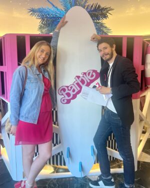 Dorothée Pousséo Instagram - Merveilleuse soirée pour cette pépite de film!!! Foncez voir BARBIE vous allez adorer c’est sûr! C’est tellement intelligent et drôle ☺️ Et tellement rose !!! Comme son public ce soir 💖💖💖

@6pri1 @natoogram @melococo @aurel__i_e @warnerbrosfr #barbiemovie #barbie #avantpremiere #pink