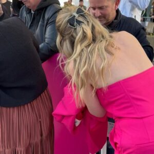 Dorothée Pousséo Instagram - Merci @canneseries pour ces 3 jours de magie… 💖

Coiffure @maxmiller.hair 
Maquillage @chantymilan 
Styliste @bashparis 

@dub_school_ @kelly_marot @cannesbastiderouge 
#canneseries #cannesfestival #festival #vf #barbie