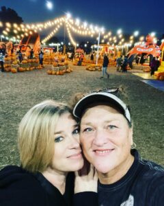 Dot-Marie Jones Instagram - PUNKIN HUNTIN WITH MY PUNKIN!!! I LOVE YOU @bridgettcjones 👻🎃👻🎃👻🥰