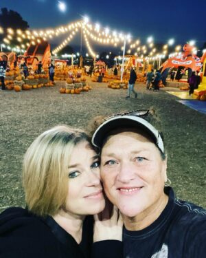 Dot-Marie Jones Instagram - PUNKIN HUNTIN WITH MY  PUNKIN!!! I LOVE YOU @bridgettcjones 👻🎃👻🎃👻🥰