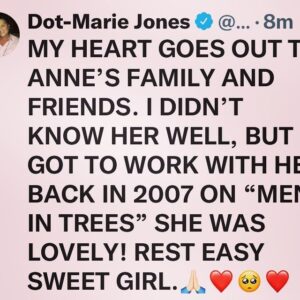 Dot-Marie Jones Instagram - ❤️🙏🏻❤️