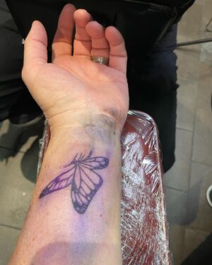 Dot-Marie Jones Instagram - FOR YEARS I HAVE ALWAYS SEEN A MONARCH BUTTERFLY WHEN OUT IN THE YARD. I ALWAYS KNEW IT WAS MY DAD SHOWING UP AND ALWAYS TALK TO IT AS SO AND WOULD SAY “HI DAD” AND NOW THAT MY MOMMA HAS PASSED A YEAR AND A HALF AGO I’M SEEING MORE! IT MAKES ME HAPPY AND SAD ALL AT THE SAME TIME. I WILL NEVER HAVE A DAY WITHOUT SEEING ONE NOW. I WASNT GOING TO POST THIS CAUSE ITS SOMETHING PERSONAL TO ME BUT I THOUGHT MAYBE SOMEONE ELSE COULD FIND A COMFORT IN SEEING SOMETHING THAT IN YOUR OWN LIFE THAT CONNECTS TO A LOVED ONE. @andrey_bla THANK YOU OUR NEW BROTHER FOR TAKING CARE OF @bridgettcjones AND MYSELF!!! ❤️❤️❤️🦋🎲 🎲