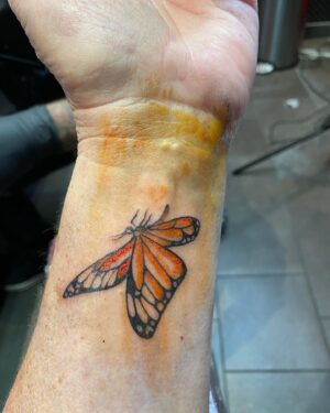 Dot-Marie Jones Instagram - FOR YEARS I HAVE ALWAYS SEEN A MONARCH BUTTERFLY WHEN OUT IN THE YARD. I ALWAYS KNEW IT WAS MY DAD SHOWING UP AND ALWAYS TALK TO IT AS SO AND WOULD SAY “HI DAD” AND NOW THAT MY MOMMA HAS PASSED A YEAR AND A HALF AGO I’M SEEING MORE! IT MAKES ME HAPPY AND SAD ALL AT THE SAME TIME. I WILL NEVER HAVE A DAY WITHOUT SEEING ONE NOW. I WASNT GOING TO POST THIS CAUSE ITS SOMETHING PERSONAL TO ME BUT I THOUGHT MAYBE SOMEONE ELSE COULD FIND A COMFORT IN SEEING SOMETHING THAT IN YOUR OWN LIFE THAT CONNECTS TO A LOVED ONE. @andrey_bla THANK YOU OUR NEW BROTHER FOR TAKING CARE OF @bridgettcjones AND MYSELF!!! ❤️❤️❤️🦋🎲 🎲