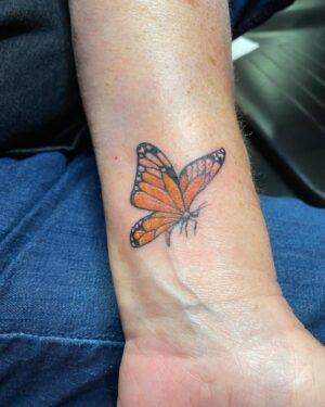 Dot-Marie Jones Instagram - FOR YEARS I HAVE ALWAYS SEEN A MONARCH BUTTERFLY WHEN OUT IN THE YARD. I ALWAYS KNEW IT WAS MY DAD SHOWING UP AND ALWAYS TALK TO IT AS SO AND WOULD SAY “HI DAD” AND NOW THAT MY MOMMA HAS PASSED A YEAR AND A HALF AGO I’M SEEING MORE! IT MAKES ME HAPPY AND SAD ALL AT THE SAME TIME. I WILL NEVER HAVE A DAY WITHOUT SEEING ONE NOW. I WASNT GOING TO POST THIS CAUSE ITS SOMETHING PERSONAL TO ME BUT I THOUGHT MAYBE SOMEONE ELSE COULD FIND A COMFORT IN SEEING SOMETHING THAT IN YOUR OWN LIFE THAT CONNECTS TO A LOVED ONE. @andrey_bla THANK YOU OUR NEW BROTHER FOR TAKING CARE OF @bridgettcjones AND MYSELF!!! ❤️❤️❤️🦋🎲 🎲