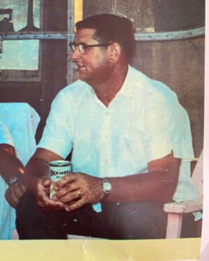 Dot-Marie Jones Instagram - TODAY IS MY DADS HEAVENLY BIRTHDAY 🎂 HE WOULD HAVE BEEN 96 . HE PASSED 49 YEARS AGO WHEN I WAS 10. MISS HIM EVERYDAY❤️🎂HAPPY BIRTHDAY DAD I HOPE YOU AND MOMMA ARE OUT DANCIN🥹❤️🎂 #BOB&EVA