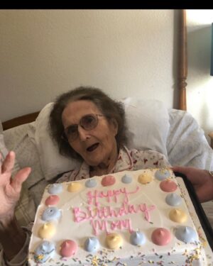 Dot-Marie Jones Instagram - HAPPY HEAVENLY BIRTHDAY MOMMA I MISS YOU EVERYDAY AND LOVE YOU FOREVER!! FUNNEST WOMAN EVER!! 🎂🎈❤️🥺🙏🏻🥰#MOMMA #EVA  I CAN’T BELIEVE YOU HAVE BEEN GONE ALMOST 7 MONTHS. I HOPE YOU AND DAD ARE OUT DANCING!❤️❤️❤️🥺🥺🥺🙏🏻🥰🎂 MOMMA WOULD BE 95 TODAY 🥰🥰🥰🙏🏻🥺