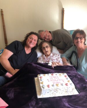 Dot-Marie Jones Instagram - HAPPY HEAVENLY BIRTHDAY MOMMA I MISS YOU EVERYDAY AND LOVE YOU FOREVER!! FUNNEST WOMAN EVER!! 🎂🎈❤️🥺🙏🏻🥰#MOMMA #EVA  I CAN’T BELIEVE YOU HAVE BEEN GONE ALMOST 7 MONTHS. I HOPE YOU AND DAD ARE OUT DANCING!❤️❤️❤️🥺🥺🥺🙏🏻🥰🎂 MOMMA WOULD BE 95 TODAY 🥰🥰🥰🙏🏻🥺