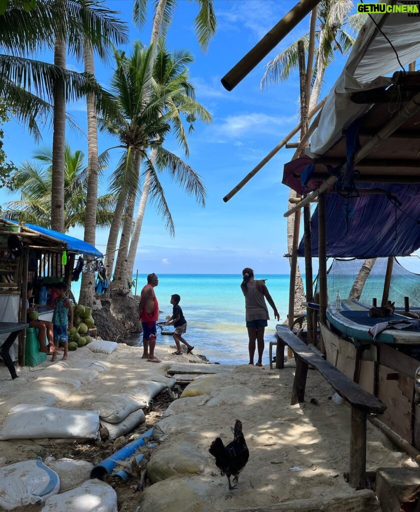 Dounia Coesens Instagram - 🇵🇭 🏝️⛰️🍜 #voyage #philippines #nature #plage #cascades #miam #tresses @marwanberreni