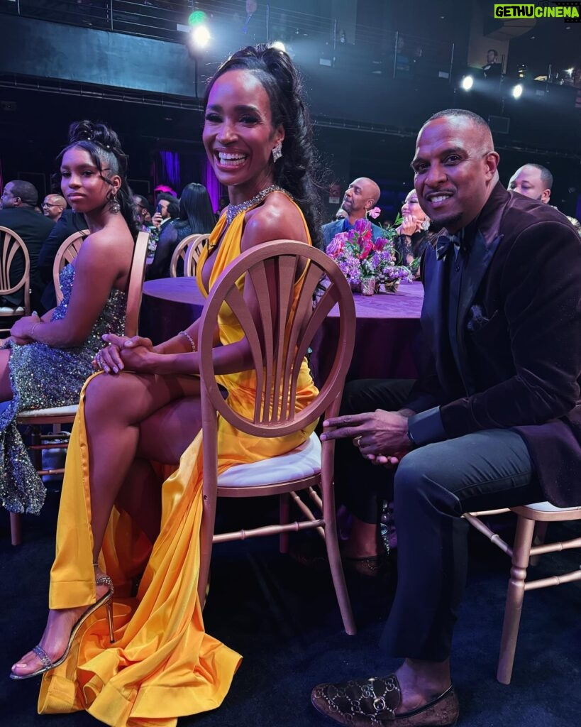 Dr. Contessa Metcalfe Instagram - @tvonetv #UrbanHonorsAwards airs Feb 25 and I am still at a loss for words from the experience 🖤💛 #BestInBlack I can’t wait to share all of the amazing pics!!! Dress @macduggal Shoes @giuseppezanotti Hair @joscynthiam @shudoesmyhair MUA @arielleantoinette_makeup Special thanks to @electrifyinguboutique for all details 💫