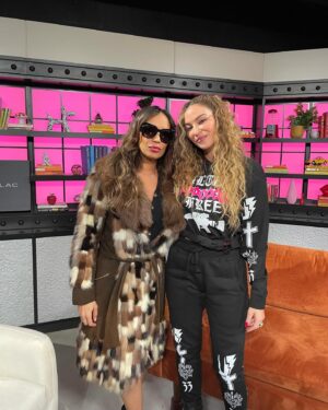Drea de Matteo Instagram - Had a great exclusive sit down with @dreadematteo at @pagesix. ➡️ *swipe* 

While dressed in my best #mobwifeaesthetic, we talked about everything from @thesopranosfamily 25th anniversary, her amazing new @ultraafree clothing line and more! We even got her to show us how to do her #mobwife make up which she is now renaming that title to ‘Gangster Goddess’ 

Head to pagesix.com for more! 

#dreadematteo #thesopranos #sopranos #onlyfans #ultrafree #clothingline #mobwives #pagesix #interview #celebrityinterviews #exclusive