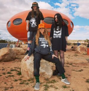 Drea de Matteo Instagram - Been pressing these space faces close to mine for the better half of my life …. Bein a mom to these 2 is outta this world 🚀. 
♥️👽💥👽♥️

HAPPY MAMA’S DAY! 👑🌺👑

WE ARE @ULTRAAFREE ⚔️🗽⚔️

@ajkphotography 📸