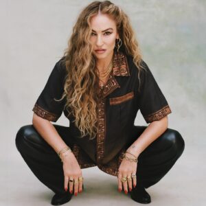 Drea de Matteo Instagram - The HBO® Original Sopranos and Tombolo go together like gabagool and cigars. 

We know we’re only as good as our last envelope, so we’re handing you a big fat 15-piece collection — all shot on Drea de Matteo here in New York. Drea brought Big Sopranos Energy (BSE) to the shoot and we styled her to the nines as if she were the gangster rather than the gangster’s girlfriend.

🌉🗽Drea is pictured in ’Turnpike Batik,’ a silk-blend homage to the show’s opening credits, featuring a custom N.J. Turnpike interior label and a digitally printed NYC skyline. Drea is wearing a size S.🌉🗽

The whole collection is now live, featuring everything from ducks and Pie-O-My to Bada Bing! and Satriale’s… check it out! Arrivederci! 

TM & © 2024 Home Box Office, Inc.