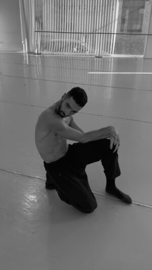 Drew Jacoby Instagram - Meow meow new work for @thomasmartino__ 🤤 #ballet #contemporarydance #neoclassicalballet #dance #art #choreography #masterclass #newwork #drewjacoby #danza #bailarina #groove #coolcat #tuxedomoon #popart