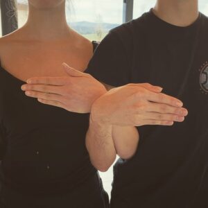 Drew Jacoby Instagram - Research at @orsolina28 for @ilovelucius with @greg_lau and @casiavengoechea 👏🏻🤟🏻👌🏻🤜🏻👍🏻🤞🏻✌🏻👊🏻🙌🏻🤙🏻👐🏻 #hands #dance #workshop #lucius #ballet #contemporarydance #choreography