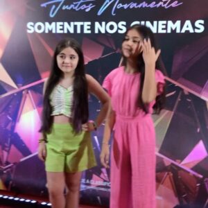 Duda Batista Instagram - Sempre fui fã dos Trolls, e tive até festa de aniversário deles.
E hoje assisti a pré estréia de #trolls3 e foi incrível! parabéns a todos envolvidos!🥰👏🏻🎉

.
.
.
Look: @pipitus.kids 
Loja: Pipitus Kids 

@universalpicsbr
@larissamanoela 
@andreamurucci 

#trolls3filme  #larissamanoela #universalfilm #domingo #dudabatista #atriz #atrizmirim