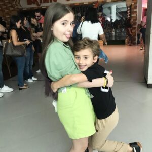Duda Batista Instagram - Sempre fui fã dos Trolls, e tive até festa de aniversário deles.
E hoje assisti a pré estréia de #trolls3 e foi incrível! parabéns a todos envolvidos!🥰👏🏻🎉

.
.
.
Look: @pipitus.kids 
Loja: Pipitus Kids 

@universalpicsbr
@larissamanoela 
@andreamurucci 

#trolls3filme  #larissamanoela #universalfilm #domingo #dudabatista #atriz #atrizmirim