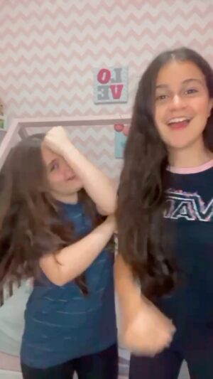 Duda Batista Instagram - Quem aí também tem um casca de bala?? 😁 @mafemallet 

#mafemallet #dudabatista #cascadebala #amigas #melhoresamigas #melhoresamigos #trend #fy #viral #viralvideos #fyp #fypシ #fypage