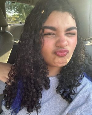 Duda Silva Instagram - ;) :) 
.
.
#curlyhair #blue #hairstyles #happy #feelingpretty #explore #explorepage #exploremore