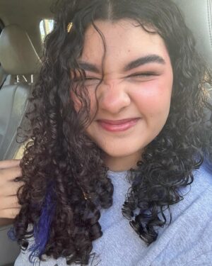 Duda Silva Instagram - ;) :) 
.
.
#curlyhair #blue #hairstyles #happy #feelingpretty #explore #explorepage #exploremore