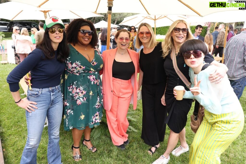 Dulcé Sloan Instagram - #latepost The Netflix is a Joke Festival Brunch was a dream. So many comics. So inspired. So many comics that I look up to knew who I was and that was the craziest part. I brought my sister @lacelarrabee with me bc it’s about family! 📸 Art Streiber @aspictures  #netflixisajokefest