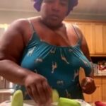 Dulcé Sloan Instagram – Took a nap and woke up hungry lol

Waiting for my Uber eats and making Pepinos con Límon y Tajín (Cucumbers with Lime and Tajín). 

Bout to have some boneless wings with kimchi and Korean purple rice.
